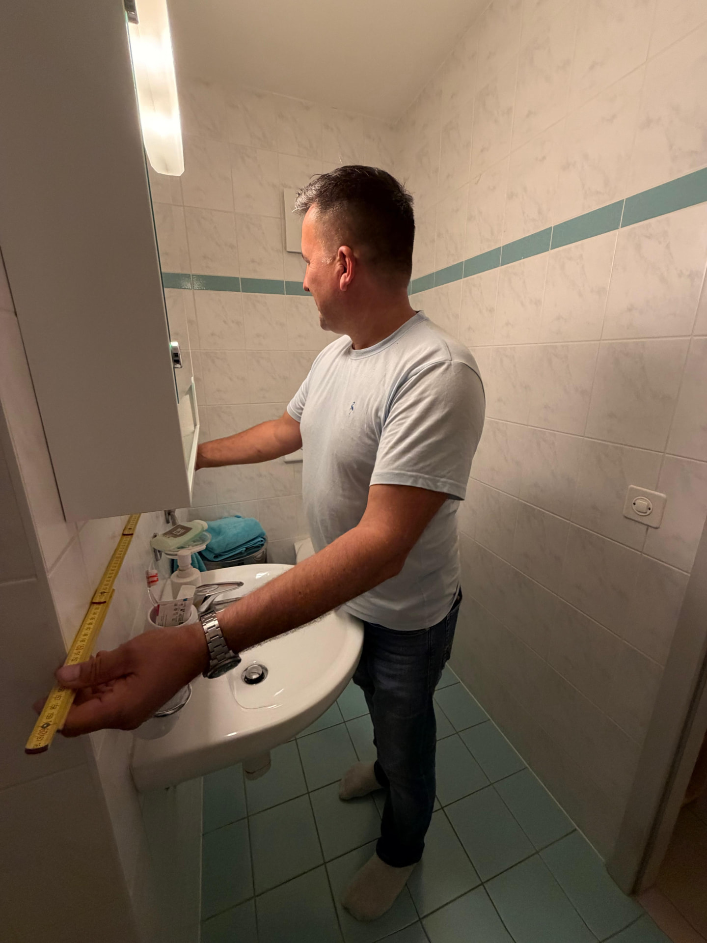 Prise de cotes d'une salle de bains à rénover